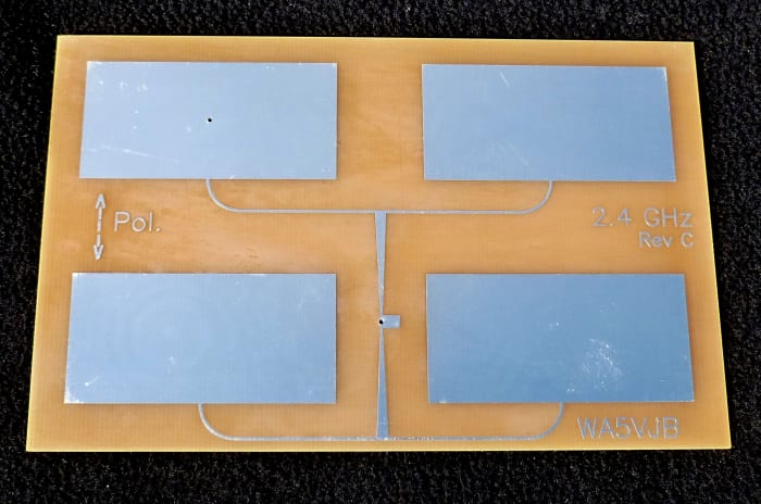 This Quad Patch antenna has the tapered power divider as part of the PCB antenna printed circuitry.