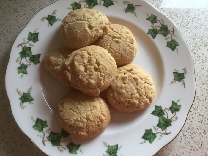 Grantham gingerbread cookies have a sweet, crunchy shell and a hollow honeycomb centre. They are quite different from other forms of gingerbread.