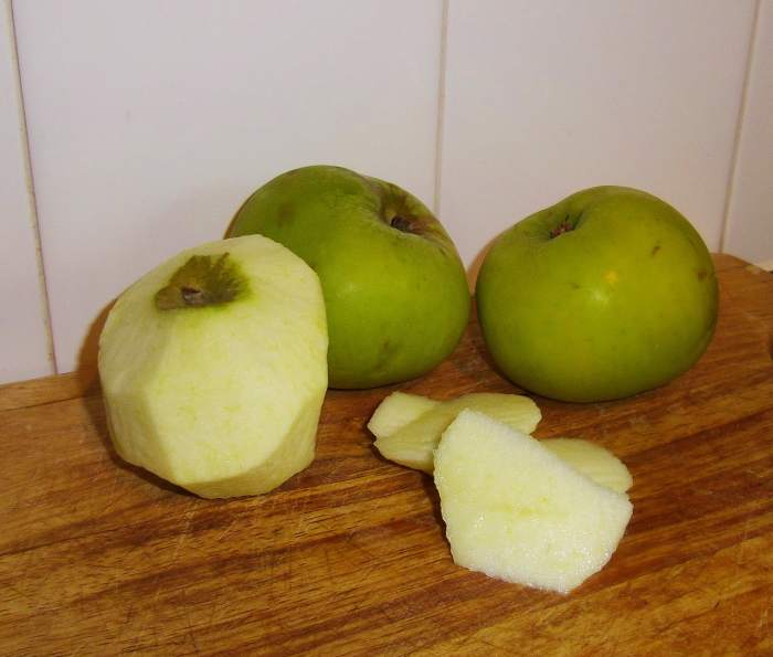 Cooking With British Bramley Apples (Plus Recipe) Delishably Food and Drink