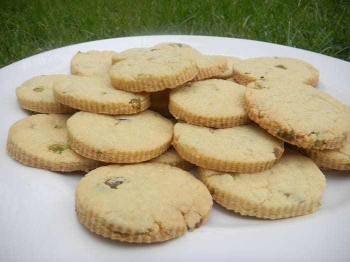 Delicious, aromatic, gourmet orange and pistachio cookies to accompany your relaxing favorite cuppa.