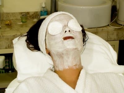 Oatmeal and yogurt are great ingredients for the skin. They may be used separately or together in various recipes.