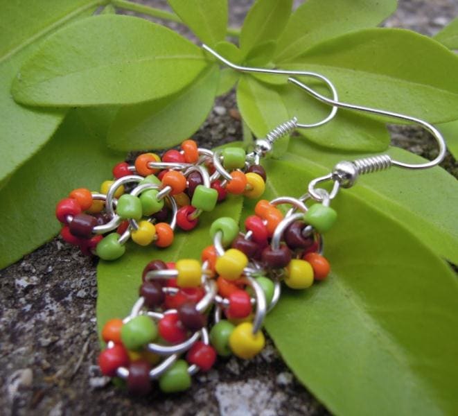 When carefully planned, even just a few simple materials can produce stunning jewellery designs. These earrings have been created using only silver jump rings and seed beads.