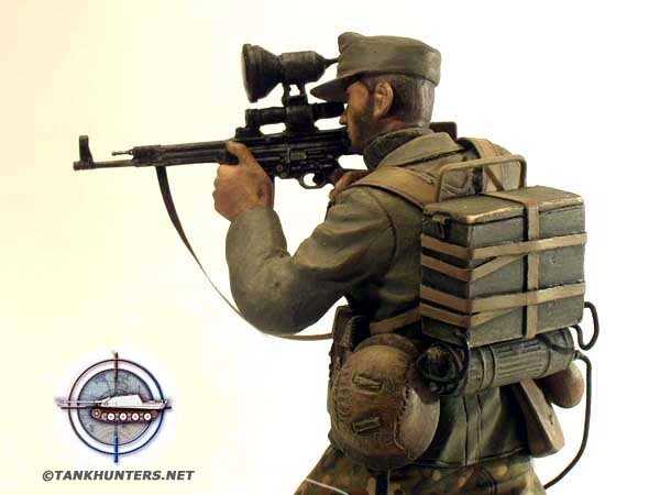 Tankhunters.net soldier model of a Wermacht "night hunter" with the StG-44 assault rifle combined with the ZG 1229 night vision device.