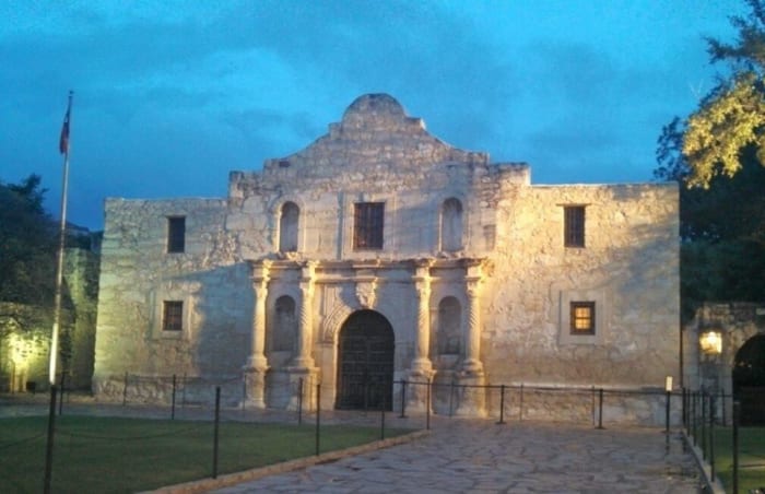 Things to Do in San Antonio, Texas: Visit the Alamo - WanderWisdom - Travel