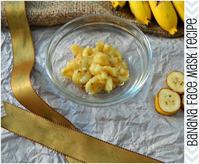 Questa combinazione di banana e miele è un'ottima maschera per il viso che può essere usata ogni giorno!