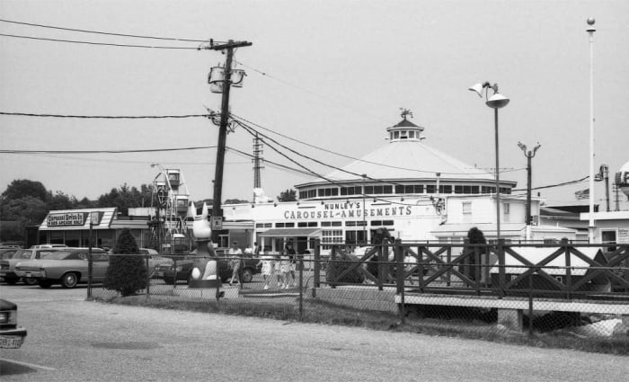 Nunley's in Baldwin, Long Island. It was one of the first amusement parks combined with a restaurant. It's success would lead to a short lived trend of family restaurants with adjoining amusement parks.