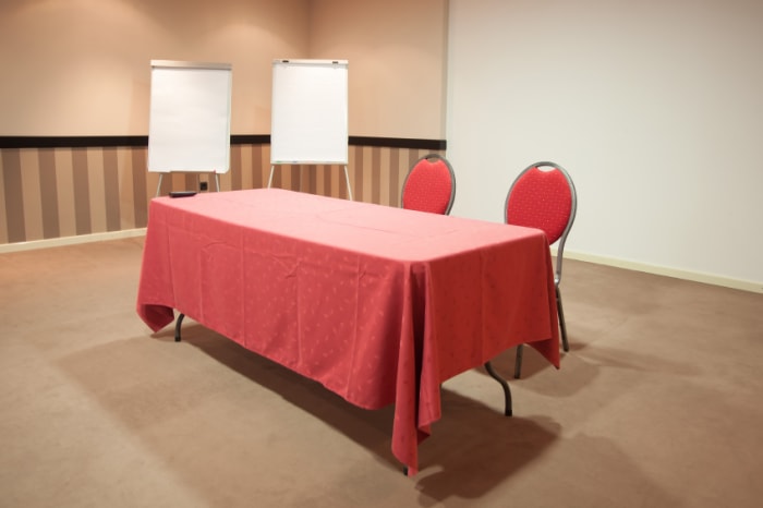 Nothing says nothing like nothing! An unstaffed or "Minimalist" booth gives show visitors no reason to stop by.