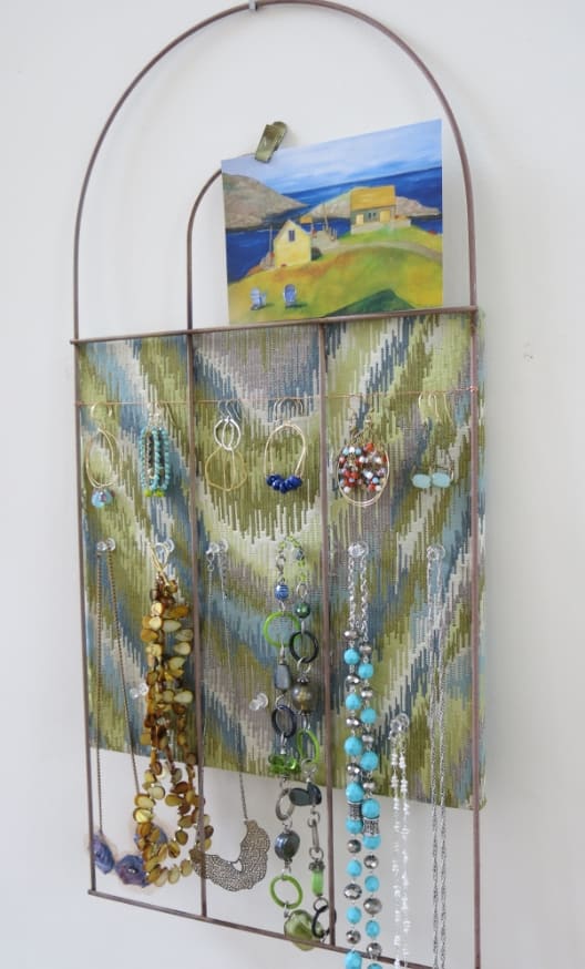 a simple garden fence can be turned into a charming and handy bulletin board or jewelry organizer