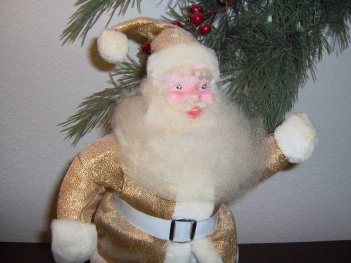 The first year for production of the smaller made-for-consumers Santas was 1957. The 15-inch Santa Claus was the first item Harold Gale ever aimed at Christmas shoppers.