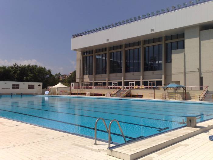 A cleared swimming pool will be blue in color; while a clearing pool water will be light green or cloudy white.