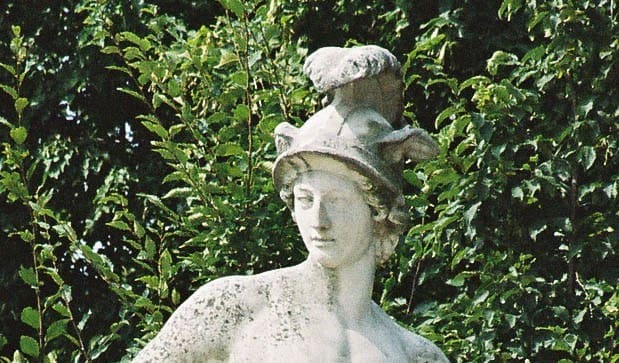 A statue of Perseus cropped to show only his head.