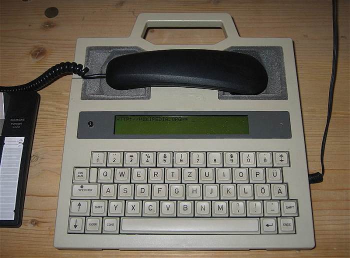 Telecommunications Device for the Deaf by the German company HGT. Photo credit: Niklas Bildhauer, Wikimedia Commons