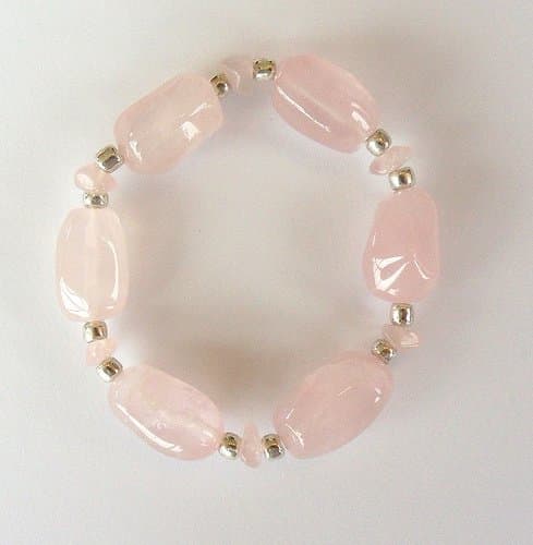 Wearing rose quartz jewelry is a fashionable and convenient way to attract the energy of the crystal.