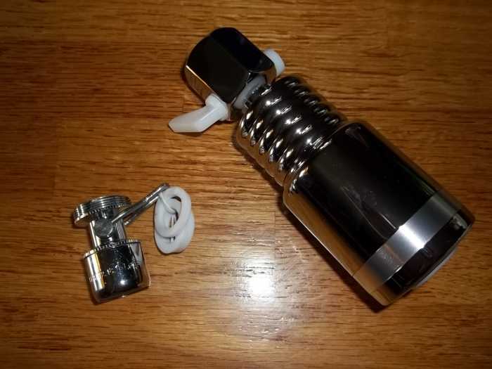Bathroom aerator and high-efficiency showerhead