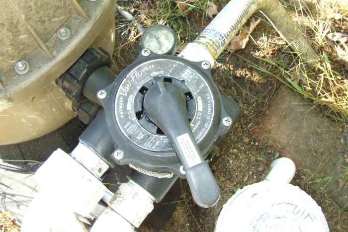 Leave the diverter valve handle in a neutral position for the off season to allow ice to expand without damage
