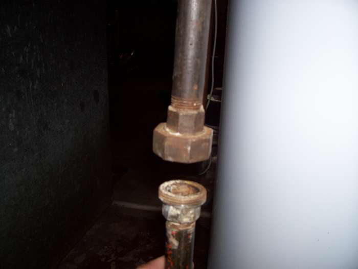 You can see here what the union looks like when taken apart. The union is considered one part though it is actually made up of 3 parts.