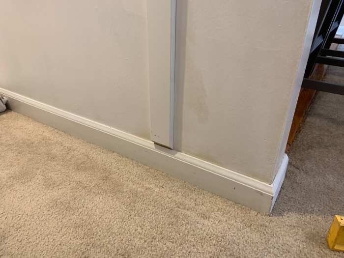 Installation of a vertical slat (1" x 3"). Note how the bottom of the slat is cut at a 45° angle to give nice transition to the bottom baseboard that already existed.