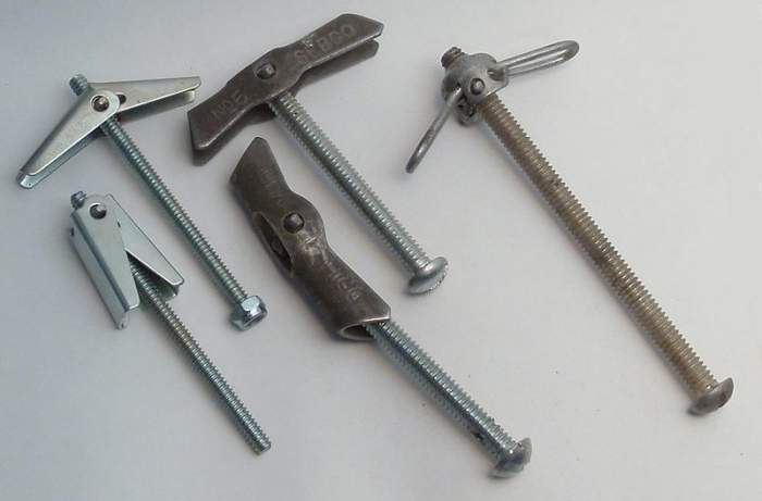 Spring toggle anchors
