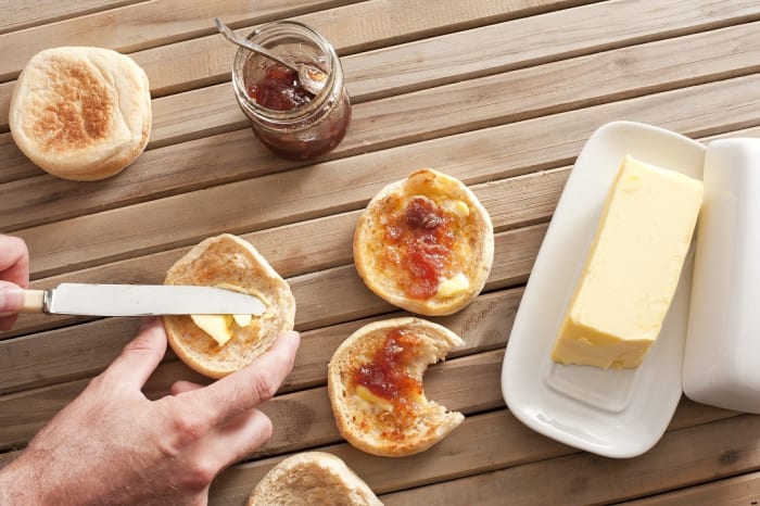 Gluten cross-contamination can easily occur if sharing the same knife, jams and butter with those eating gluten-filled foods