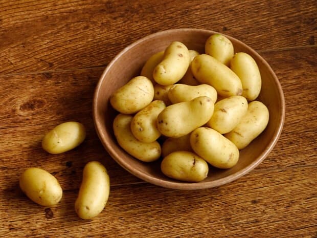 Cooked and then chilled potatoes contain resistant starch, which increases the amount of butyric acid in the colon.