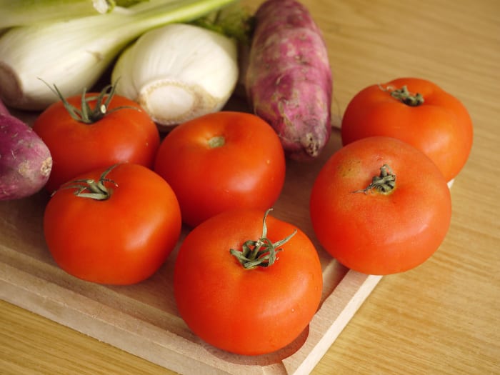 Tomatoes are a healthy food, but they trigger GERD in some people. GERD may in turn trigger an asthma attack.
