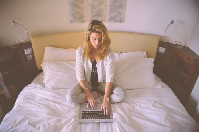 If you want to sleep well, it's best to cut down on screen time just before bed. Ideally, switch off all your devices at least a couple of hours before you want to sleep
