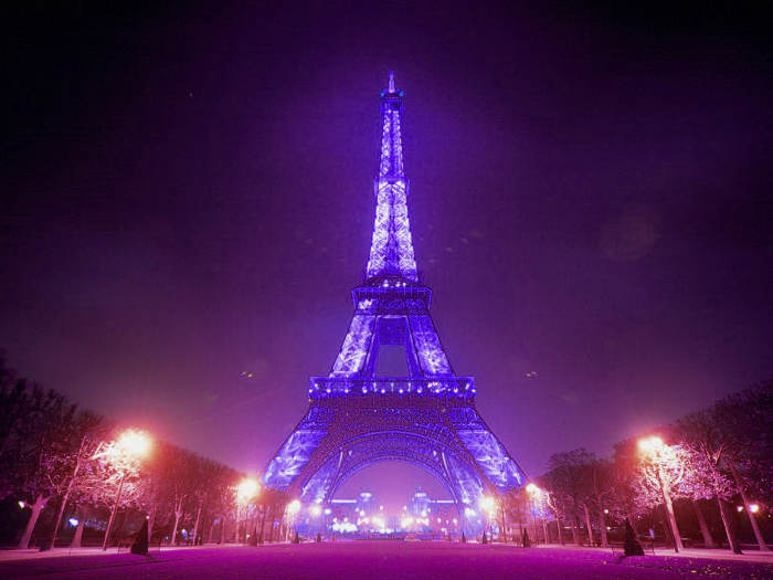 Wallpaper websites show photos of lighted monuments as their background and some make money off them as well. Are they now copyright infringers?