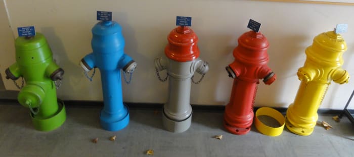 Green hydrants, blue hydrants, red ones—what is the meaning of fire hydrant colors?