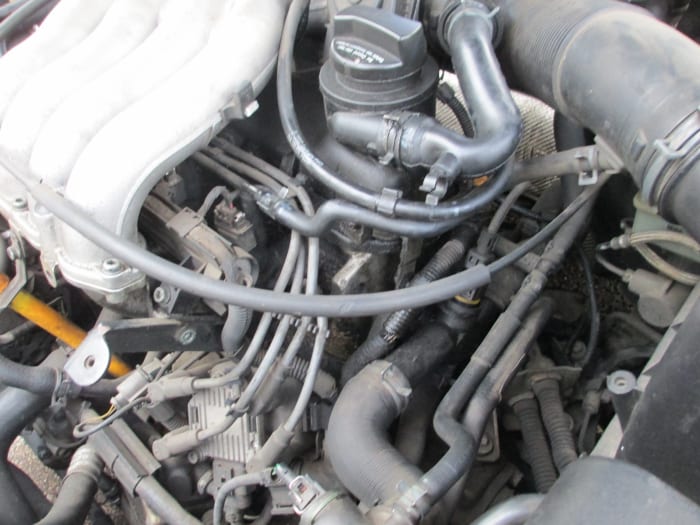 2000 Jetta 2.0L. Changing the valve cover gasket may look intimidating, but it's a pretty simple task.