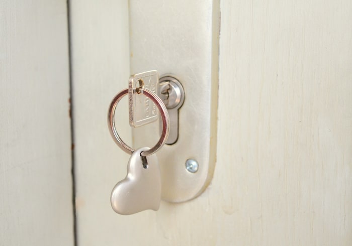 You've already given her the keys to your heart. Now you're ready to give her the keys to your home!