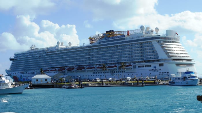 The Norwegian Breakaway is a huge and beautiful cruise ship, but how does it compare to the smaller Norwegian Gem?