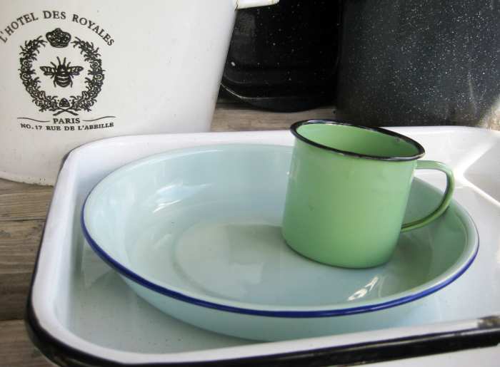 An InDepth Look at Popular Vintage/Retro Enamelware Collectibles