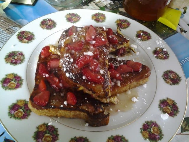 I served it on a pretty large plate with icing sugar sprinkled on top to give the meal a restaurant-style look.