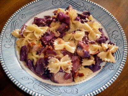 This pasta stir-fry is beautiful, suitable for lunch or dinner, and is easy to make. Children and adults both love it.