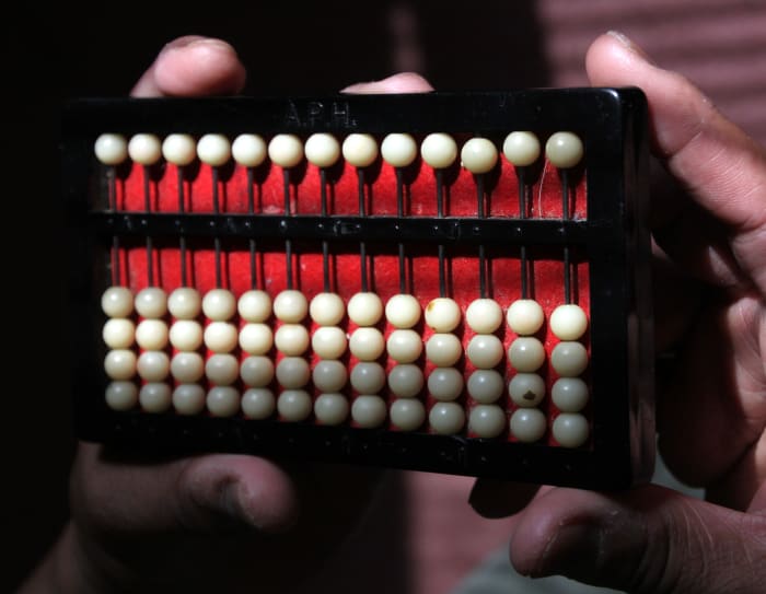 Setting the abacus to 0 is crucial before starting math problems, including those involving fractions.