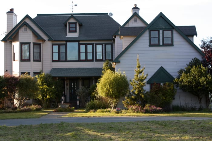 The house from the smash hit Scream. This is the house where the final scene was filmed and where most of the events take place. Home invasion horror movies to watch.