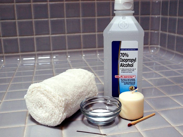 It's important to sanitize and sterilize when popping cold sores. You'll need gauze, salt, a safety pin or needle, rubbing alcohol, and a lighter or match.