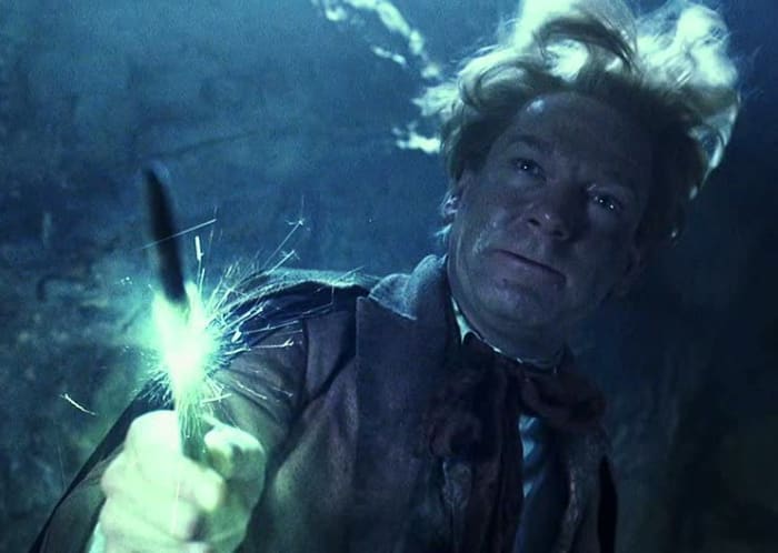 Gilderoy Lockhart che lancia Obliviate