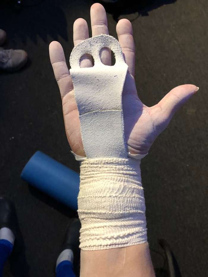 Soft yet sturdy, these pads protect the hands from callouses and skin damage when gripping the trapeze bar.