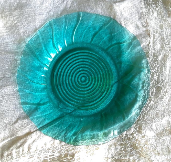 This Swirl or Petal Swirl luncheon plate was easy to identify due to its unusual color: ultramarine. (Jeanette Glass Company, 1937–1938)