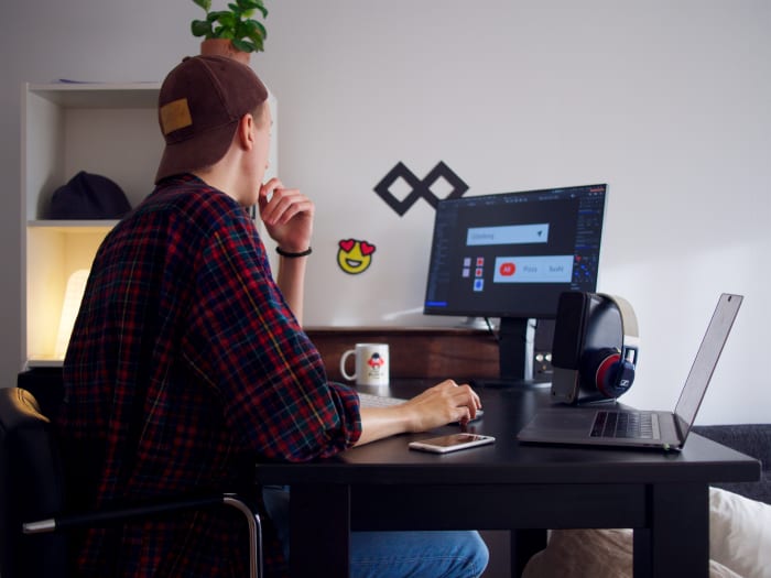 Whether you work from home or a traditional 9-5 desk job, maintaining good posture, it's important to your back health and your self esteem to practice good posture even while sitting.