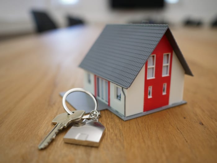 Affording a house doesn't have to be an unreachable goal. Discover some tips for saving, even if your salary is low.