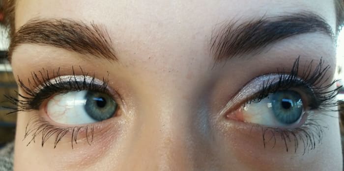 Avoiding eye contact is a sign of low self-esteem. Receive a compliment by making eye contact along with a smile.