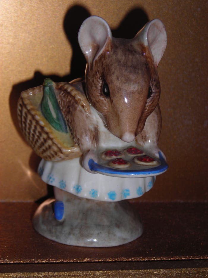 Beswick Beatrix Potter—Appley Dapply BP2a, First Version, Bottle Out. This version with the bottle out is the valuable, more sought-after version.