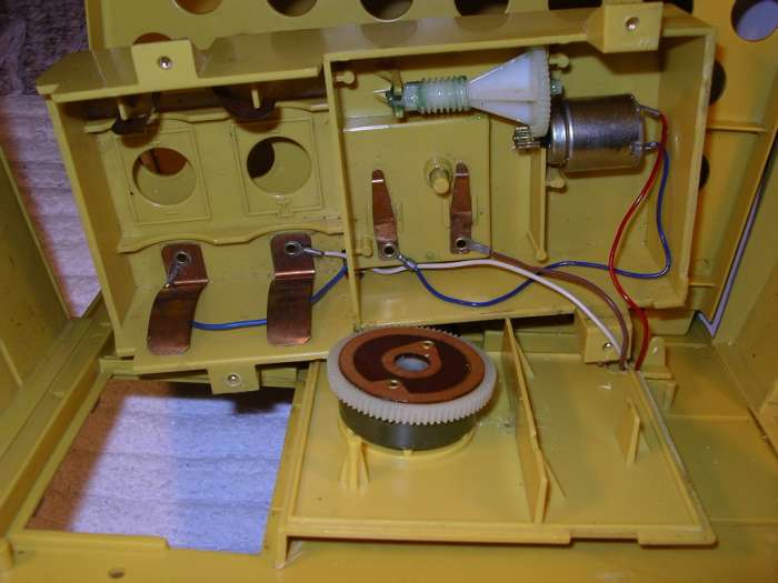Notice the plastic ridge on the motor box lid which runs along the right side of the searchlight socket.