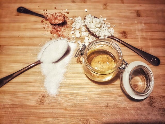 Discover an easy recipe for a bergamot body scrub that both men and women may enjoy.
