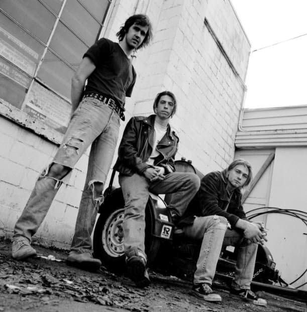 Even Kurt and his crew showed that ripped jeans were cool on the '90s, and not a skinny pair in sight. Chic grunge be damned.