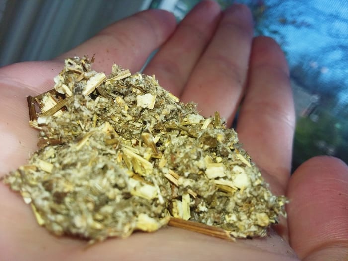 Note how some stems and roots show up in the mix. Some sellers do have that mixed in. I find putting most the stems in a Tea. So as I go about smoking I try my best to separate a lot of the stems for later use.When purchasing the product one must try