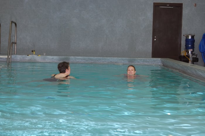 You don't have to be a swimmer and you don't have to get in the deep end of the pool to enjoy the benefits of exercise for arthritis.