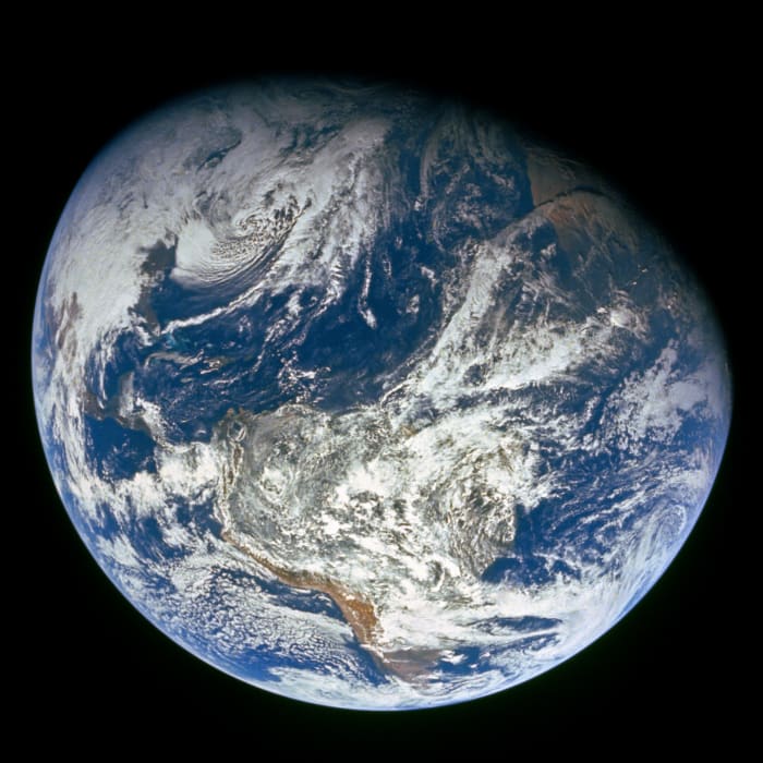 The first image taken by humans of the whole Earth. Photographed by the crew of Apollo 8, the photo shows the Earth from a distance of about 30,000 km.